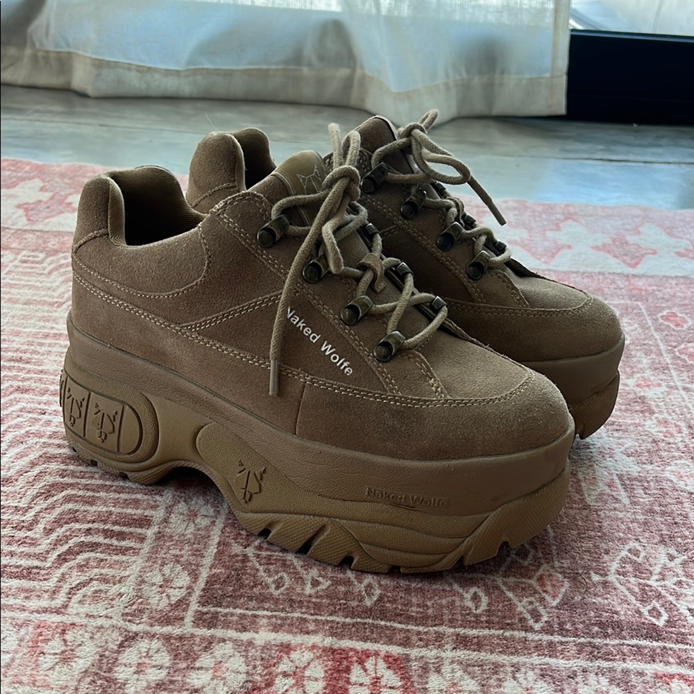 Naked wolfe sporty platform 7